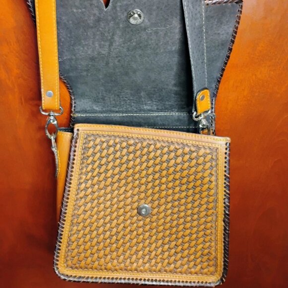 Western Horse Shoulder Purse Fold Close Magnetic Button Close Leather - Picture 2 of 4